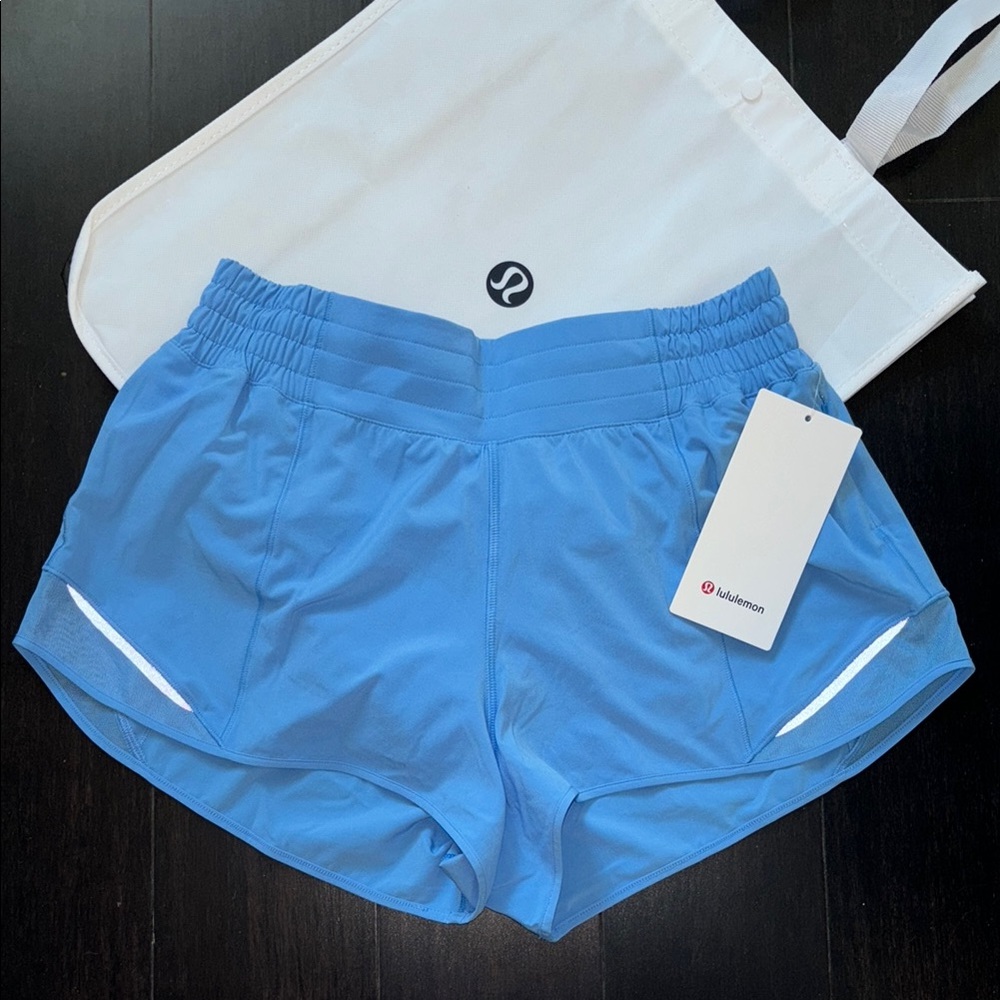 lululemon HOTTY HOT HR SHORTS 2.5” in AERO BLUE SZ 8 NWT - Picture 2 of 8